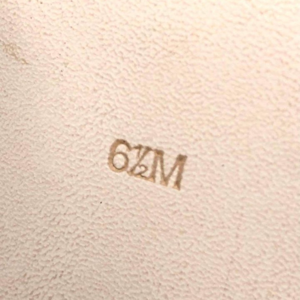 Guess Tan Pumps in mint condition - Picture 4 of 4